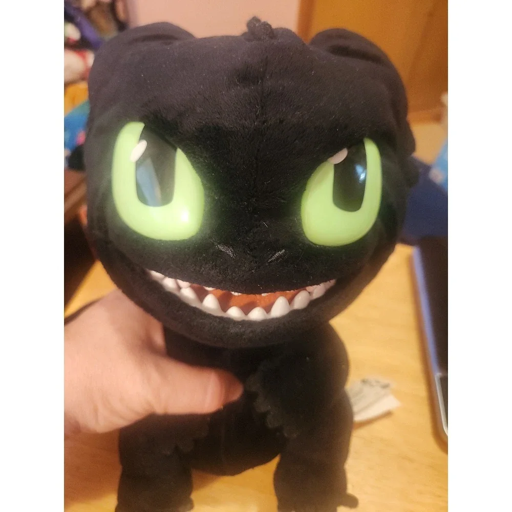 2019 Dreamworks How To Train A Dragon Toothless Squeeze and Growl Plush Dragon